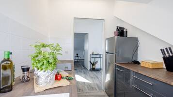 Kühlschrank, Ofen, Herdplatte, Geschirrspüler