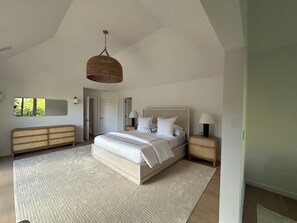 5 bedrooms, WiFi, bed sheets