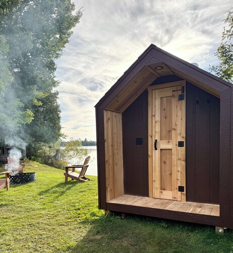 Cozy & Cute 2-bedroom Cabin minutes from Duluth with beautiful sandy beach