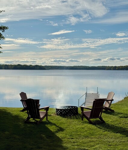 Cozy & Cute 2-bedroom Cabin minutes from Duluth with beautiful sandy beach