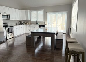 Mikrowelle, Ofen, Herdplatte, Geschirrspüler