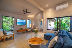 Una Smart TV, una oficina