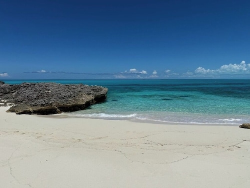  Newly Renovated Ocean View Exuma Condo Hillside at the Hideaways