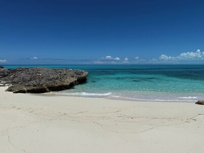  Newly Renovated Ocean View Exuma Condo Hillside at the Hideaways