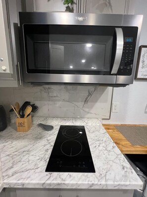 Microwave, coffee/tea maker, toaster, blender