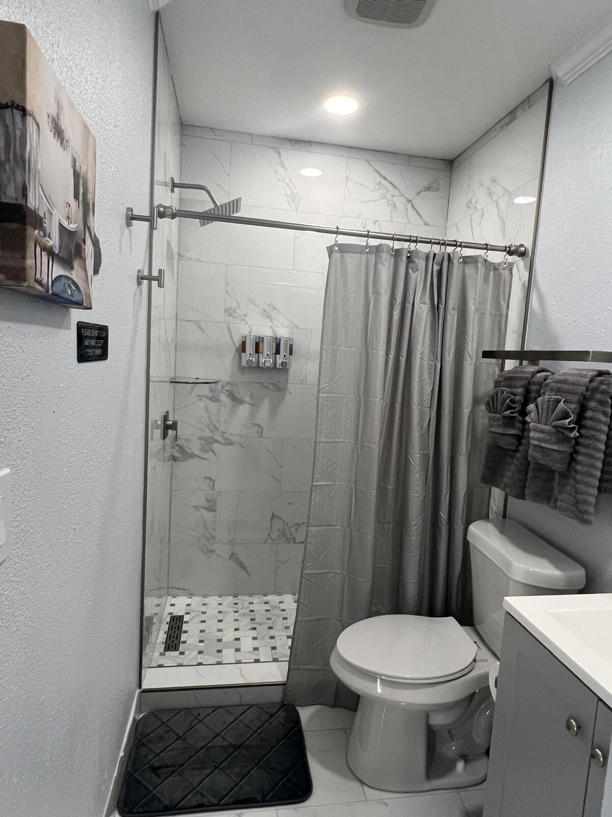 Dusche, Whirlpool, Haartrockner, Handtücher