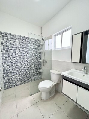 Shower, towels, soap, toilet paper - Villa MariposaModern&Lux Swimming Pool (Puerto Plata)