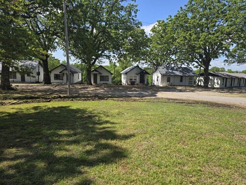 Historic Retreat Near Lake Tenkiller - Escape to Cookson Resorts Cabin #3