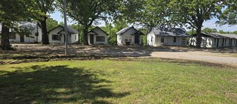 Historic Retreat Near Lake Tenkiller - Escape to Cookson Resorts Motel Room