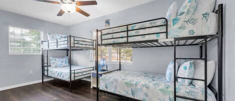 4 bedrooms, free WiFi, bed sheets
