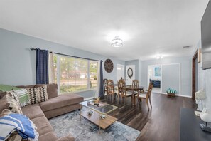 Smart TV, table tennis