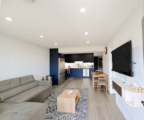 2BR, 1.5Bath, Full Kitchen+Coffee, Ravine View.