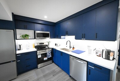 3-Beds (sleeps 6), 2-Baths, Full Kitchen+PrivateEntrance, Ravine View
