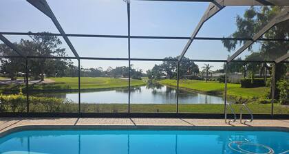 Sarasota Stunner Apartment. Prime Location, Beautiful Design.