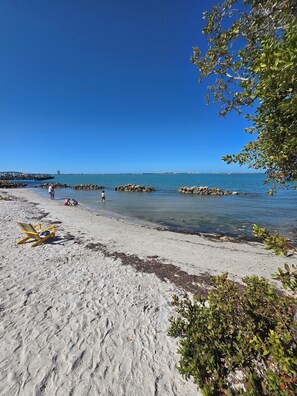 Liegestühle, Strandtücher