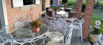 Country House with Pool and Party Room
