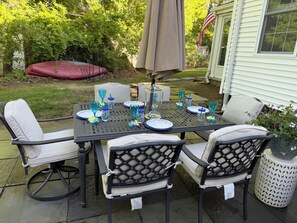 Outdoor dining - 3-bedroom house in charming Barnstable with WiFi, AC,Walking distance to Main st (Barnstable)