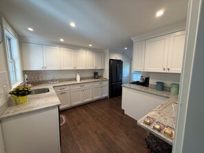 Microones, forn, placa de cuina i rentaplats 