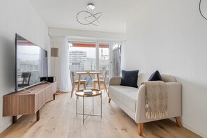 Télévision, chaîne hi-fi