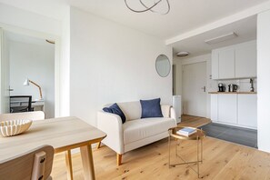 Fernseher, Stereoanlage