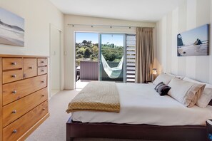 4 habitaciones, tabla de planchar con plancha, wifi y ropa de cama 