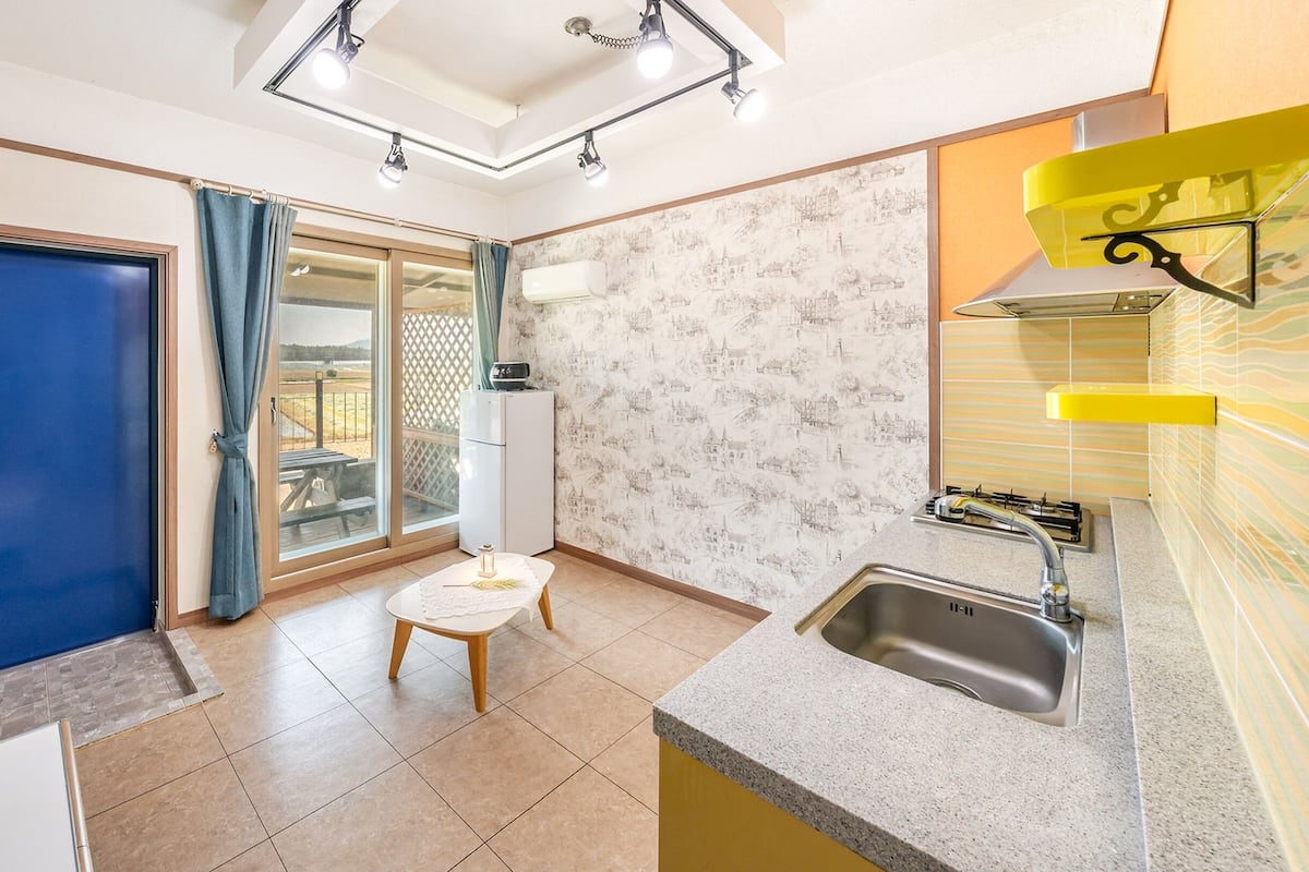 Basic Room, 1 Bedroom (Feb Room 103(pet/BBQ)) | 1 bedroom, WiFi (free)