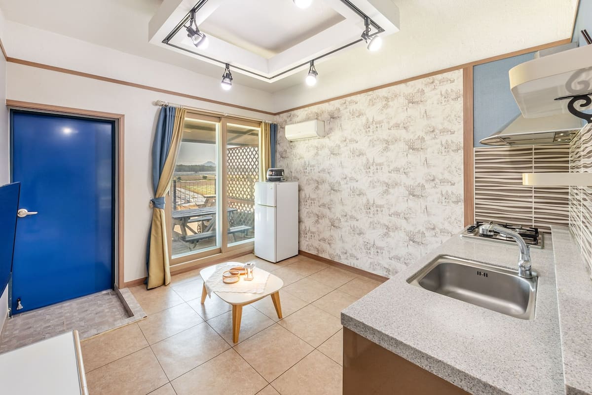Basic Room, 1 Bedroom (Feb Room 101(pet/BBQ)) | 1 bedroom, WiFi (free)