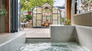 Habitación básica, 3 habitaciones (Elon Private House (Hanok/Jacuzzi)) | 3 habitaciones y wifi gratis