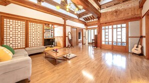 Basic Room, 3 Bedrooms (Elon Private House (Hanok/Jacuzzi)) | 3 bedrooms, free WiFi - Yeosu Elon Pension (Yeosu)