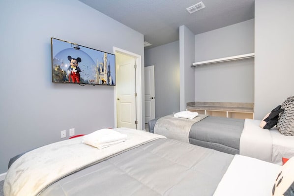 7 bedrooms, desk, iron/ironing board, free WiFi
