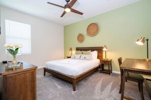 3 Schlafzimmer, Schreibtisch, Bügeleisen/Bügelbrett, Reisekinderbett