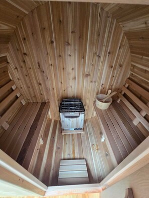 Sauna - A Little R & R- private sauna & hot tub (Calgary)