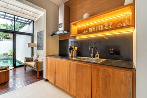 Geladeira, micro-ondas, fogão, lava-louças