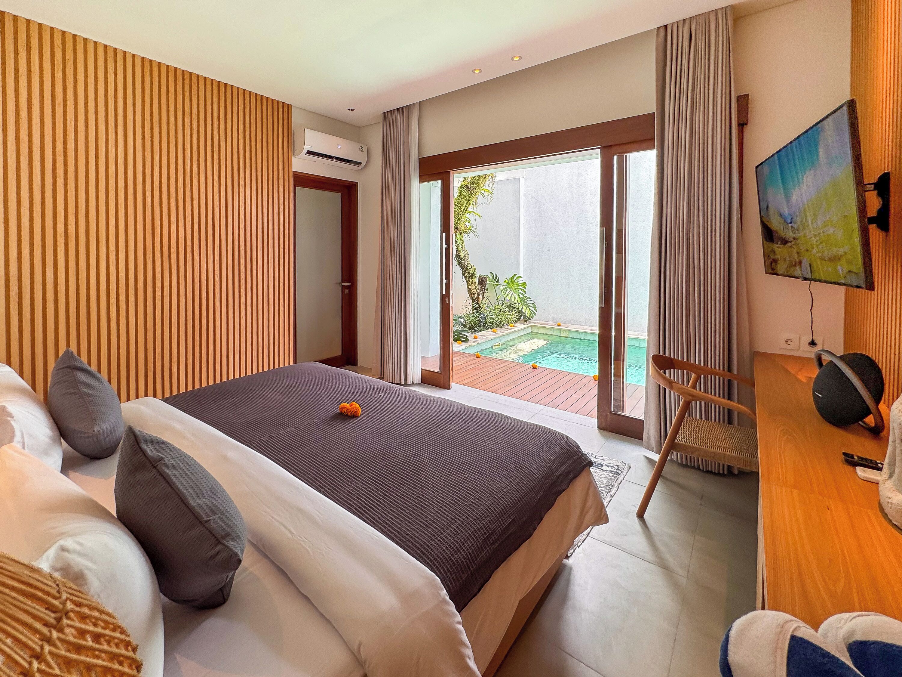 In-room safe, desk, laptop workspace, blackout drapes