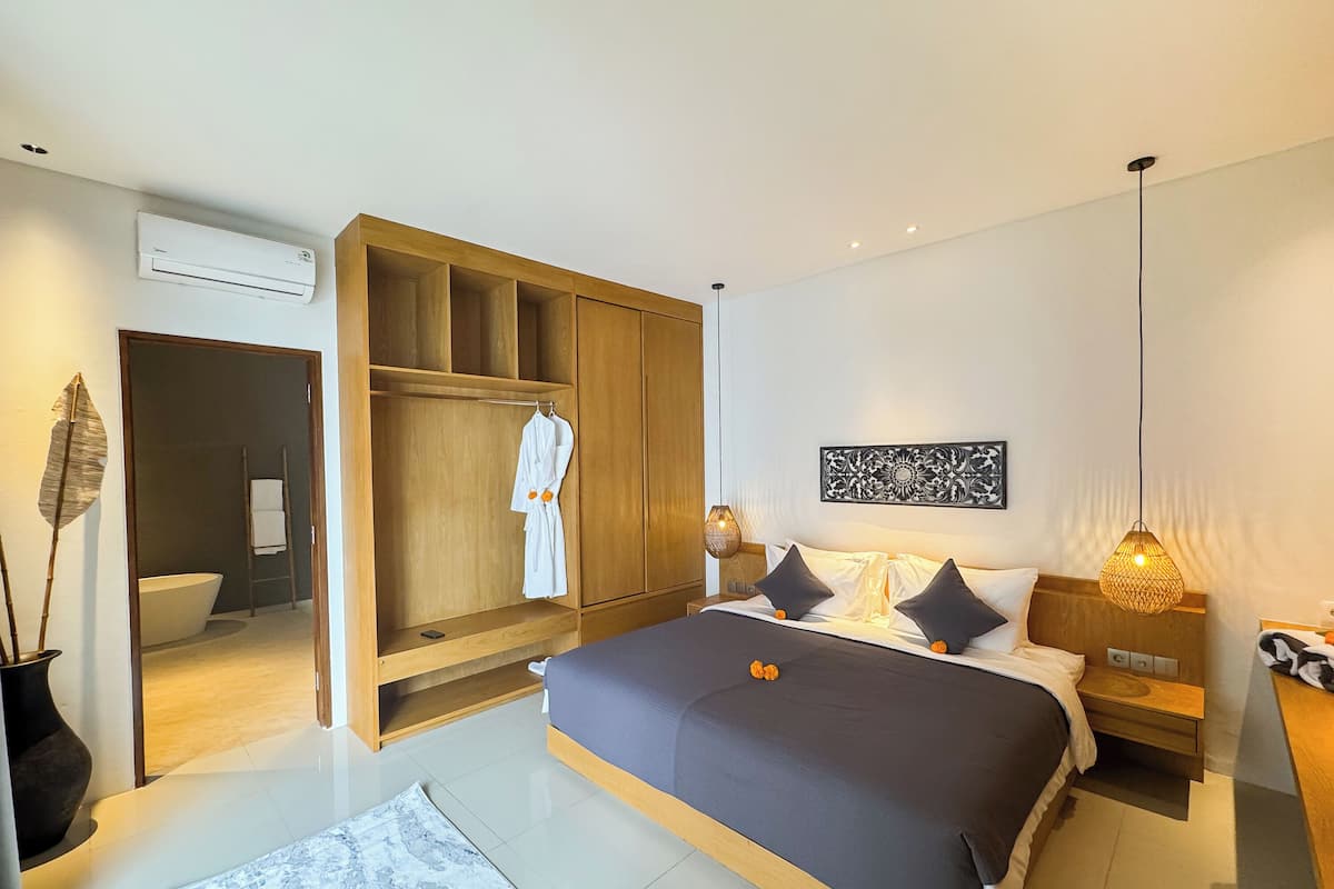 2 bedrooms, in-room safe, desk, laptop workspace