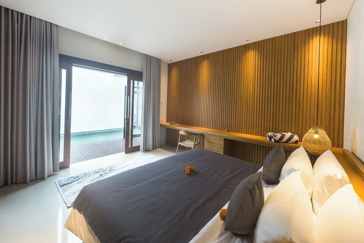 Deluxe Villa, 2 Bedrooms | 2 bedrooms, in-room safe, desk, laptop workspace