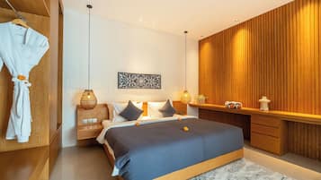 Zimmersafe, Schreibtisch, laptopgeeigneter Arbeitsplatz