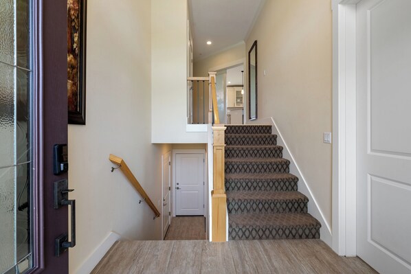 Interior - Quiet, Secluded, High End Home Near PDX (Vancouver)