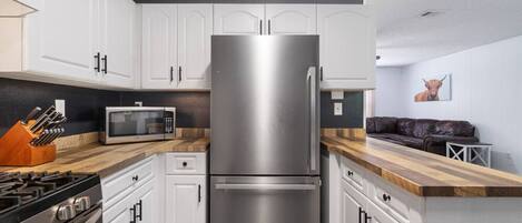 KĂŒhlschrank, Mikrowelle, Ofen, Herdplatte