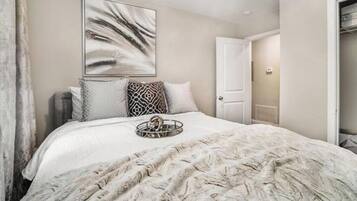 3 chambres, fer et planche à repasser, Wi-Fi gratuit, draps fournis