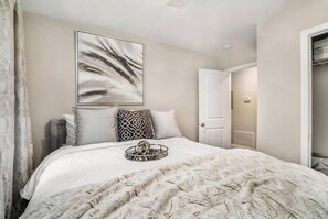 3 bedrooms, iron/ironing board, WiFi, bed sheets