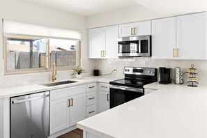 Fridge, microwave, stovetop, dishwasher