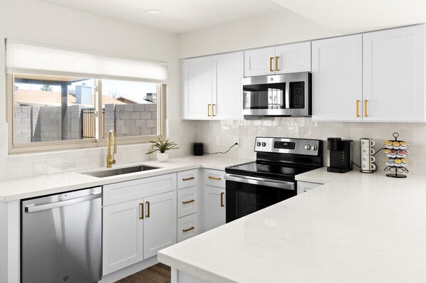 Fridge, microwave, stovetop, dishwasher