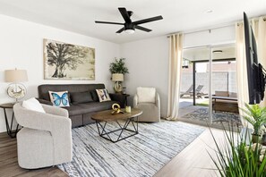 TV - Serenity Springs: Poolside Chandler Retreat (Chandler)