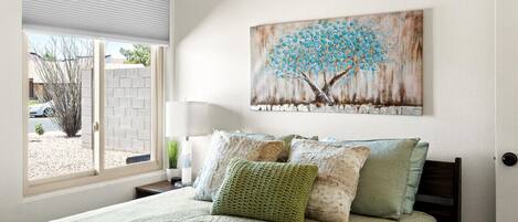 3 Schlafzimmer, Schreibtisch, Bügeleisen/Bügelbrett, Reisekinderbett