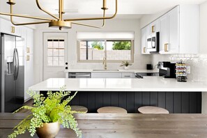 Fridge, microwave, stovetop, dishwasher