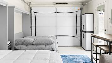 1 bedroom, desk, WiFi, bed sheets