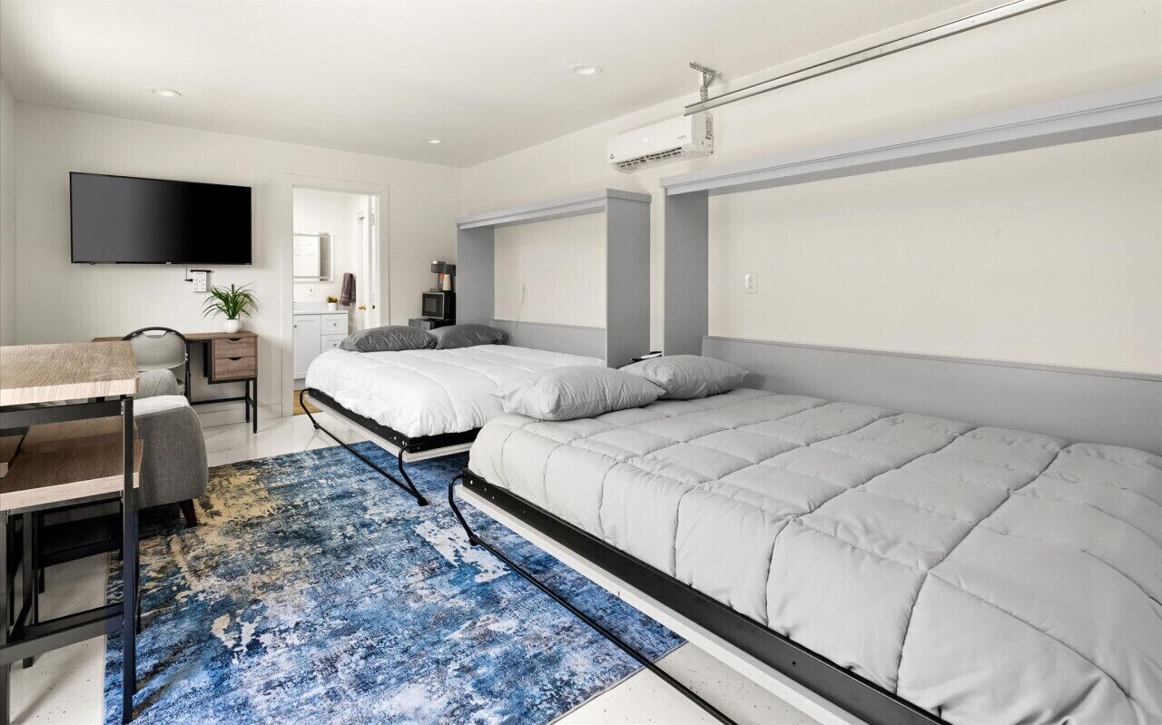 1 bedroom, desk, WiFi, bed sheets