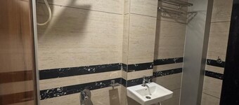 Hotel Aapno Shyam And Restaurant