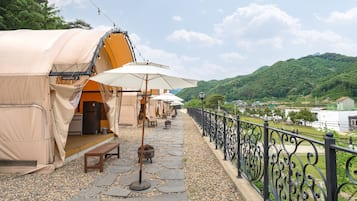 Perushuone, 1 makuuhuone (Glamping 02) | 1 makuuhuone, ilmainen Wi-Fi